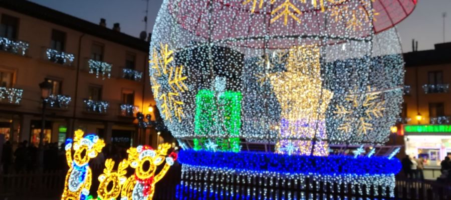 PSOE critica la contratación de la iluminación navideña PSOE critica la contratación de la iluminación navideña