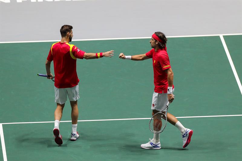 España remonta en un duro estreno contra Rusia en la Copa Davis España remonta en un duro estreno contra Rusia en la Copa Davis