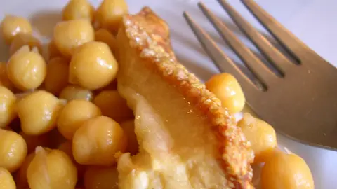 Garbanzos con tocino Garbanzos con tocino