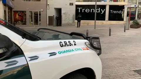 Un vehículo de la Guardia Civil en un operativo antidroga que se desarrolla en Baleares, Barcelona, Lleida y Huesca. Un vehículo de la Guardia Civil en un operativo antidroga que se desarrolla en Baleares, Barcelona, Lleida y Huesca.