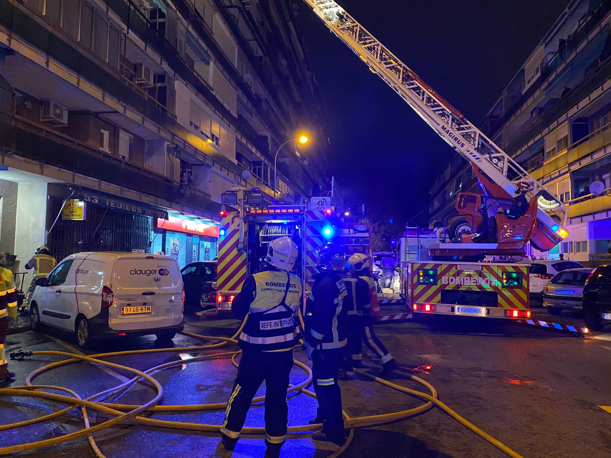 Un incendio en una vivienda en Leganés provoca dos heridos graves, cinco moderados y 25 leves Un incendio en una vivienda en Leganés provoca dos heridos graves, cinco moderados y 25 leves
