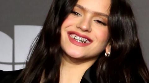 El peligro de los 'grillz' de Rosal&iacute;a: La tendencia de los dientes de oro 