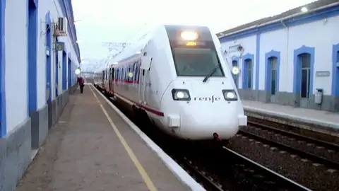 El accidente se ha producido cerca de la estación ferroviaria de Manzanares El accidente se ha producido cerca de la estación ferroviaria de Manzanares