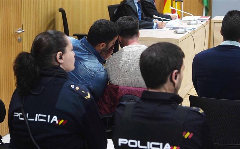 El daño que provocó la difusión de la foto de la víctima de 'La Manada': "Fue un escarnio, tuvo que irse de España" El daño que provocó la difusión de la foto de la víctima de 'La Manada': "Fue un escarnio, tuvo que irse de España"