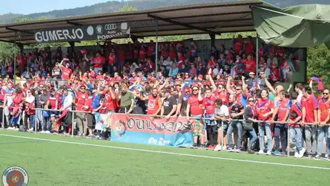 Afición UD Ourense Siareiros da UD Ourense en Atios o día do ascenso a terceira división