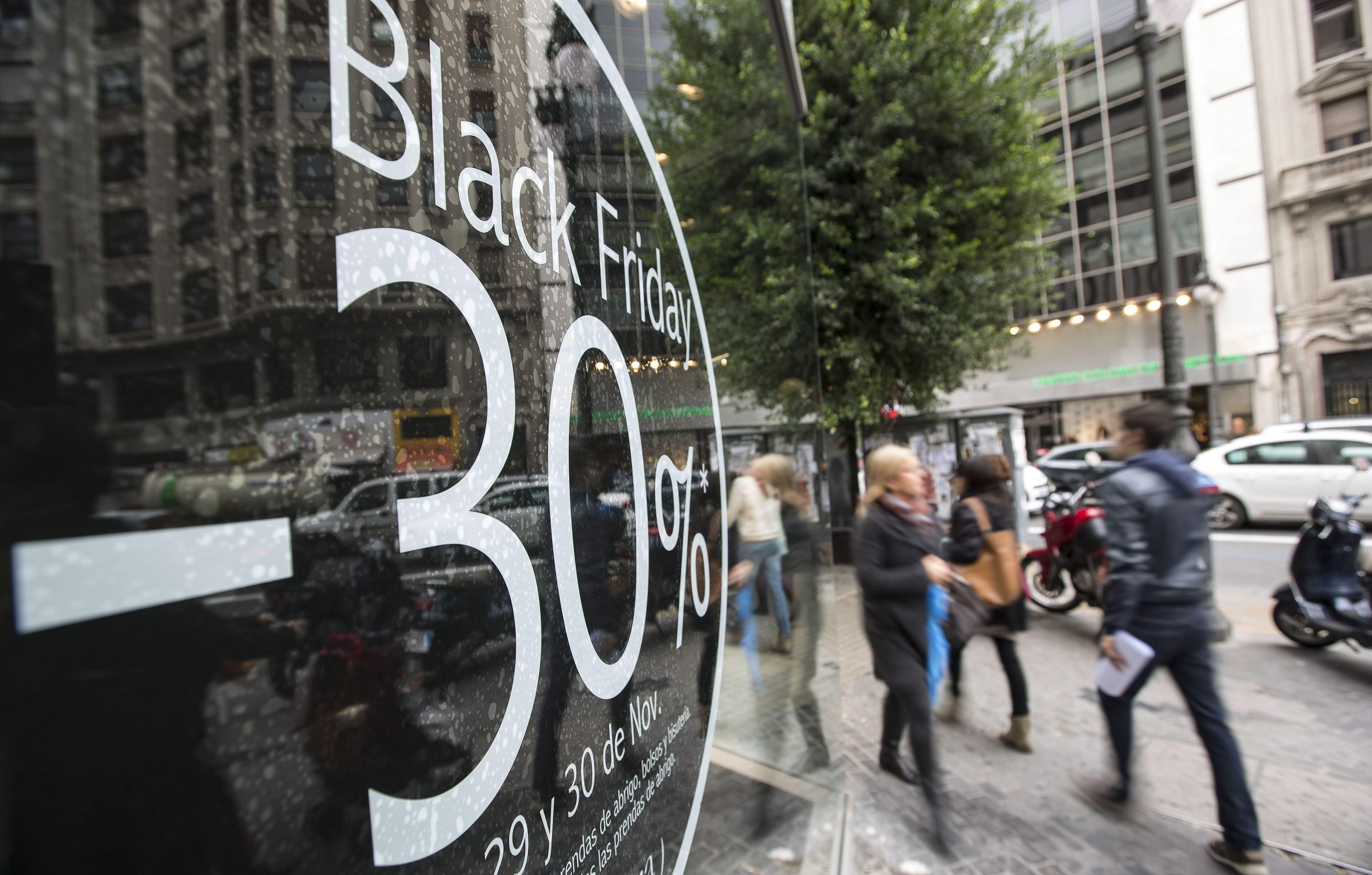 Mesa de redacción: Casi un tercio de los españoles compra productos que no necesita durante el Black Friday Mesa de redacción: Casi un tercio de los españoles compra productos que no necesita durante el Black Friday