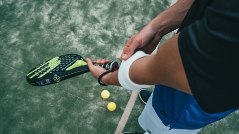 Una pala de padel