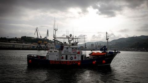 El buque de rescate humanitario "Aita Mari" en el puerto de Pasaia (Gipuzkoa)