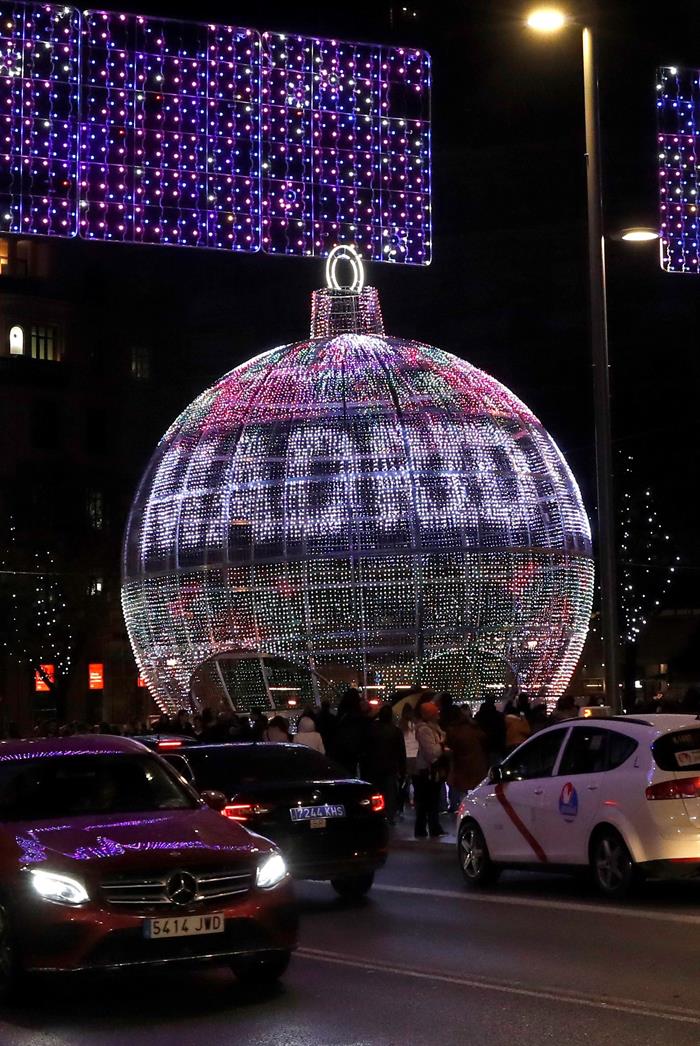 La Navidad ya está presente en Madrid con más de diez millones de luces en forma de abetos, cadenetas y belenes La Navidad ya está presente en Madrid con más de diez millones de luces en forma de abetos, cadenetas y belenes