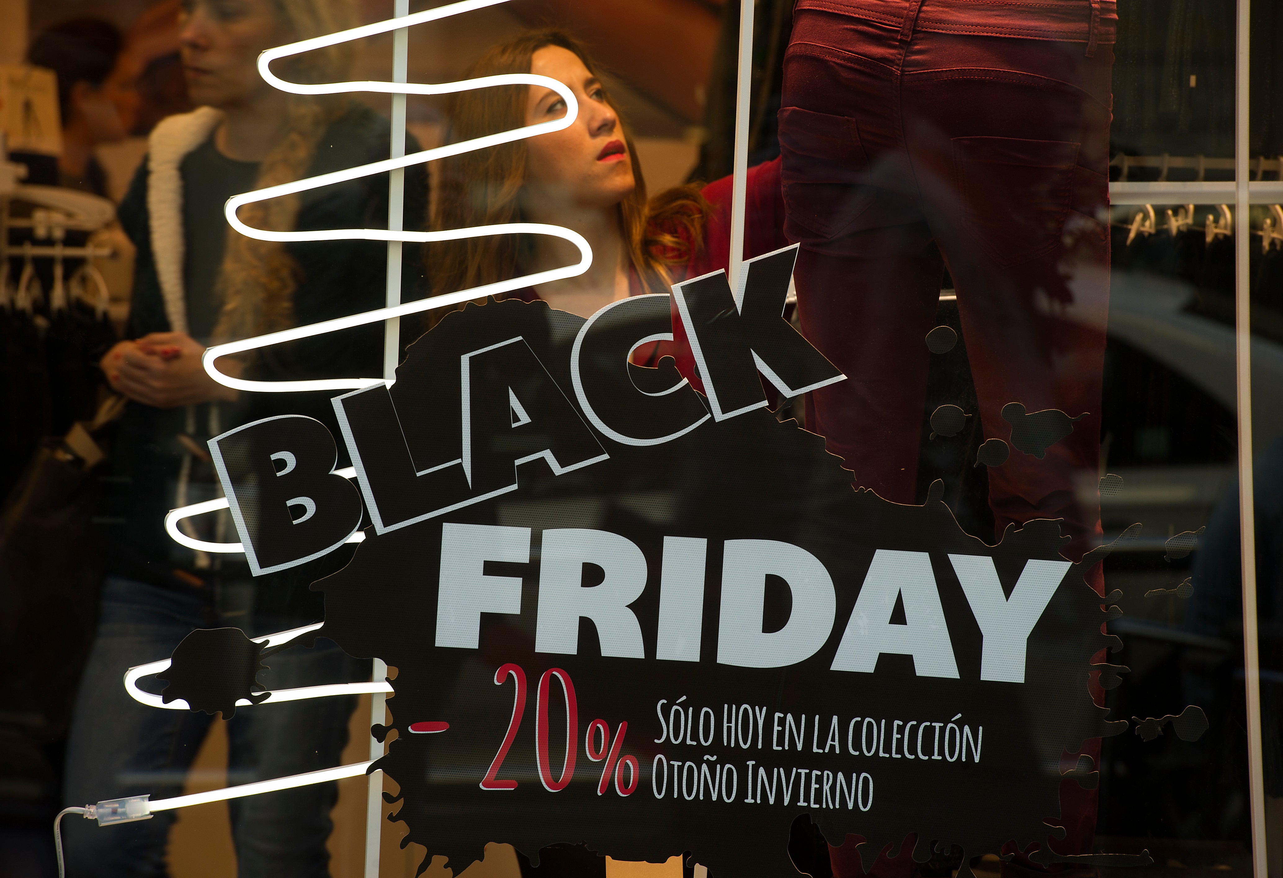 Pisamos la calle: ¿Cuánto gastamos los españoles en el Black Friday? Pisamos la calle: ¿Cuánto gastamos los españoles en el Black Friday?