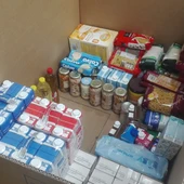 Los productos recogidos se van depositando en grandes cajas Los productos recogidos se van depositando en grandes cajas