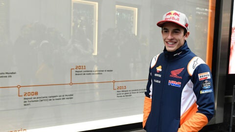 Marc M&aacute;rquez, paseando