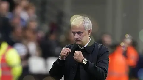 Jose Mourinho, nuevo entrenador del Tottenham. Jose Mourinho, nuevo entrenador del Tottenham.