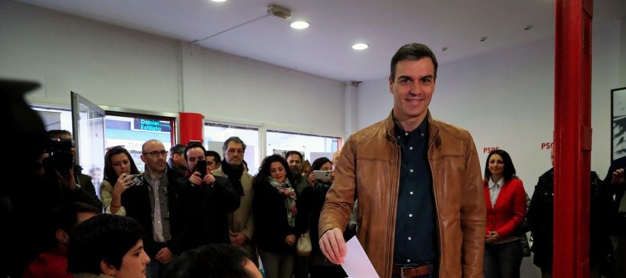 Pedro Sánchez ha votado la consulta a la militancia del Partido Socialista en la Agrupación de la localidad madrileña de Pozuelo de Alarcón Pedro Sánchez ha votado la consulta a la militancia del Partido Socialista en la Agrupación de la localidad madrileña de Pozuelo de Alarcón