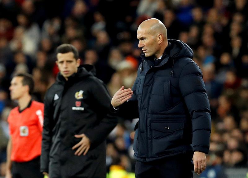 Zidane: "¿Pitos a Bale? Le he felicitado por el partido y después cada uno puede opinar" Zidane: "¿Pitos a Bale? Le he felicitado por el partido y después cada uno puede opinar"
