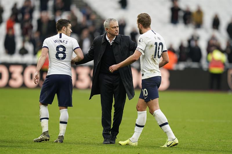 Mourinho debuta con victoria en el Tottenham y dejando en el baquillo a Eriksen Mourinho debuta con victoria en el Tottenham y dejando en el baquillo a Eriksen