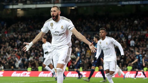 Benzema celebra su gol ante la Real Sociedad