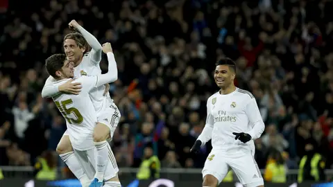 Valverde celebra su gol con Luka Modric. Valverde celebra su gol con Luka Modric.