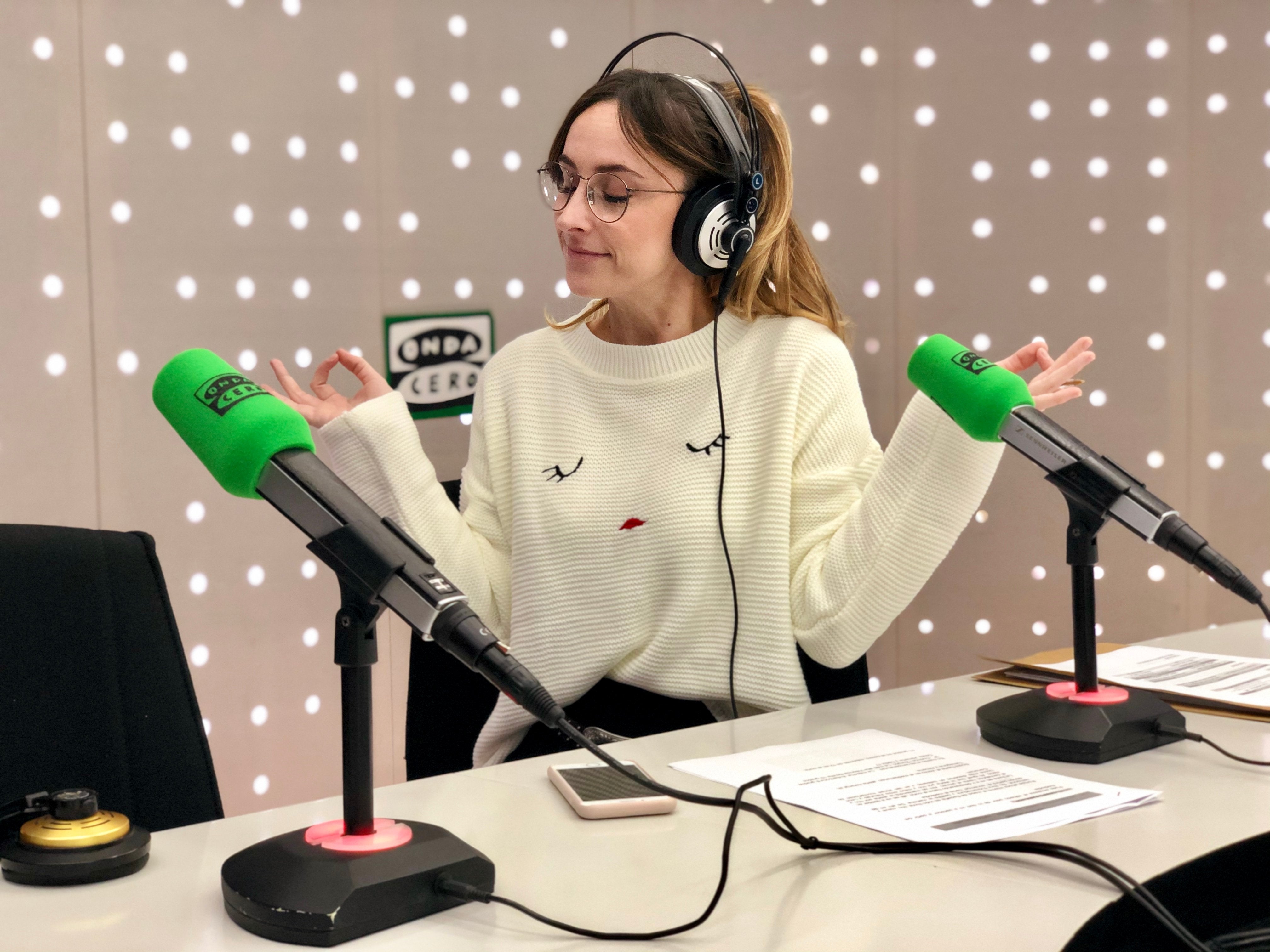 El garabato de Isabel Lobo a Paloma San Basilio: "Mujer de postal, voz apaisajada, pestañas que marisman un horizonte: la cercanía" El garabato de Isabel Lobo a Paloma San Basilio: "Mujer de postal, voz apaisajada, pestañas que marisman un horizonte: la cercanía"