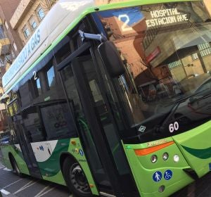 El pago en los autobuses urbanos no podrá hacerse en metálico y las líneas sufren algunas variaciones en sus horarios, sobre todo en las vinculadas a las partidas rurales. El pago en los autobuses urbanos no podrá hacerse en metálico y las líneas sufren algunas variaciones en sus horarios, sobre todo en las vinculadas a las partidas rurales.