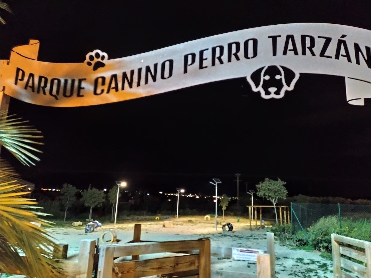 Aspe ilumina su parque canino con cuatro farolas con paneles solares Aspe ilumina su parque canino con cuatro farolas con paneles solares