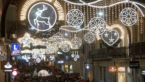 Imagen de archivo de las luces de Navidad en Vigo durante 2019