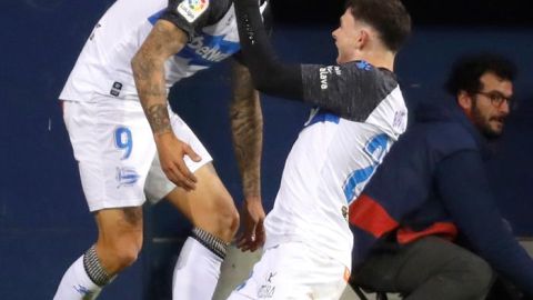 Joselu celebra su gol al Eibar.