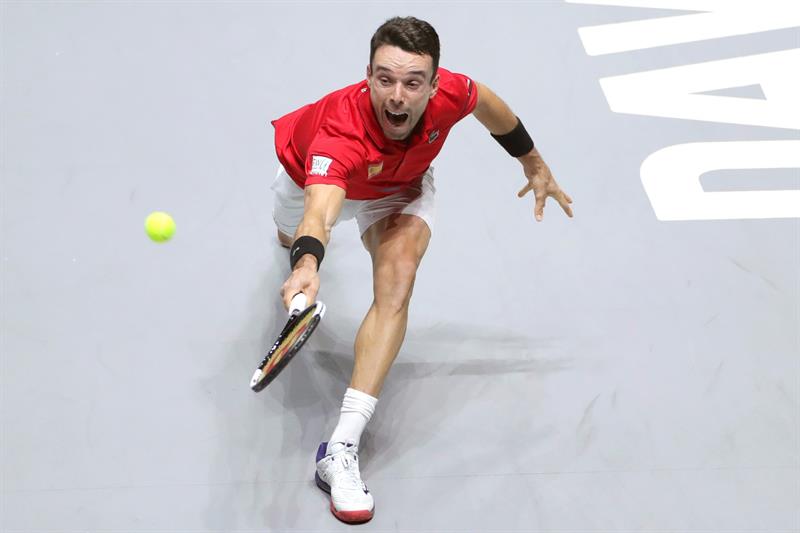 Bautista supera a Auger y da a España el primer punto de la final de la Davis ante Canadá Bautista supera a Auger y da a España el primer punto de la final de la Davis ante Canadá