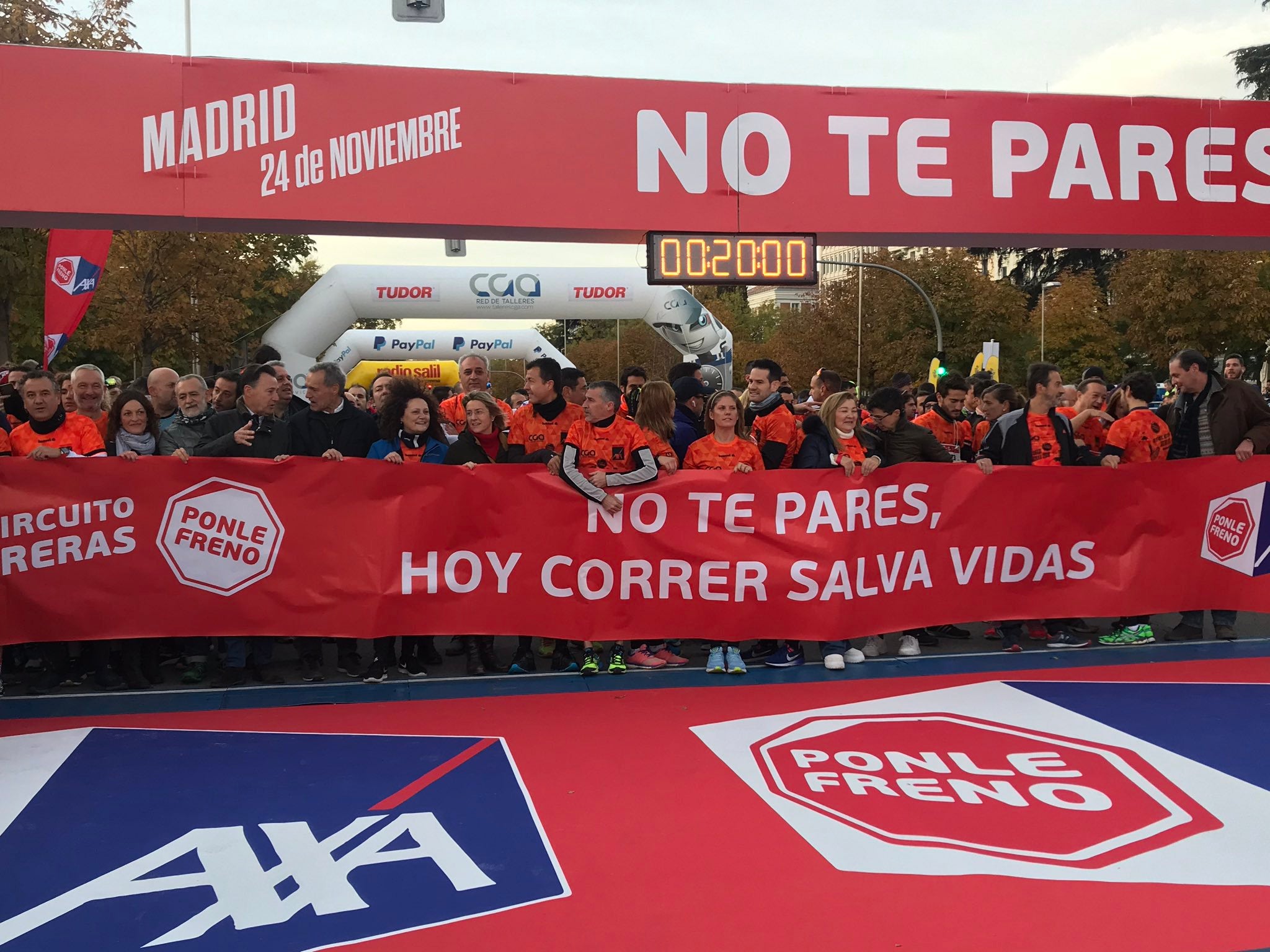 La marea naranja tiñe Madrid con la carrera 'Ponle Freno' por las víctimas de tráfico La marea naranja tiñe Madrid con la carrera 'Ponle Freno' por las víctimas de tráfico