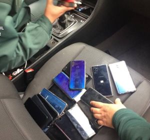 Algunos de los teléfonos móviles robados recuperados. Algunos de los teléfonos móviles robados recuperados.