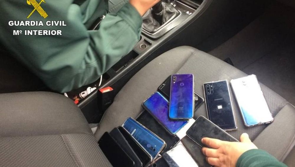 Algunos de los teléfonos móviles robados recuperados. 