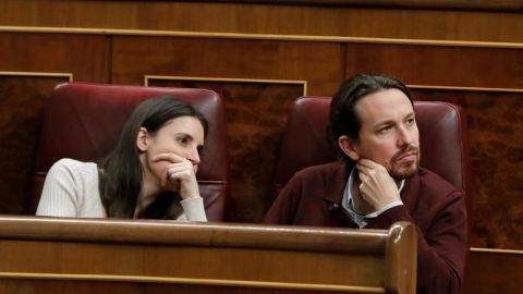 Irene Montero y Pablo Iglesias en el Congreso