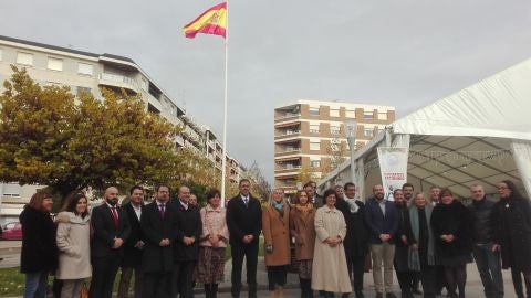 La bandera de Espa&ntilde;a se ha izado en la Plaza de la Constituci&oacute;n