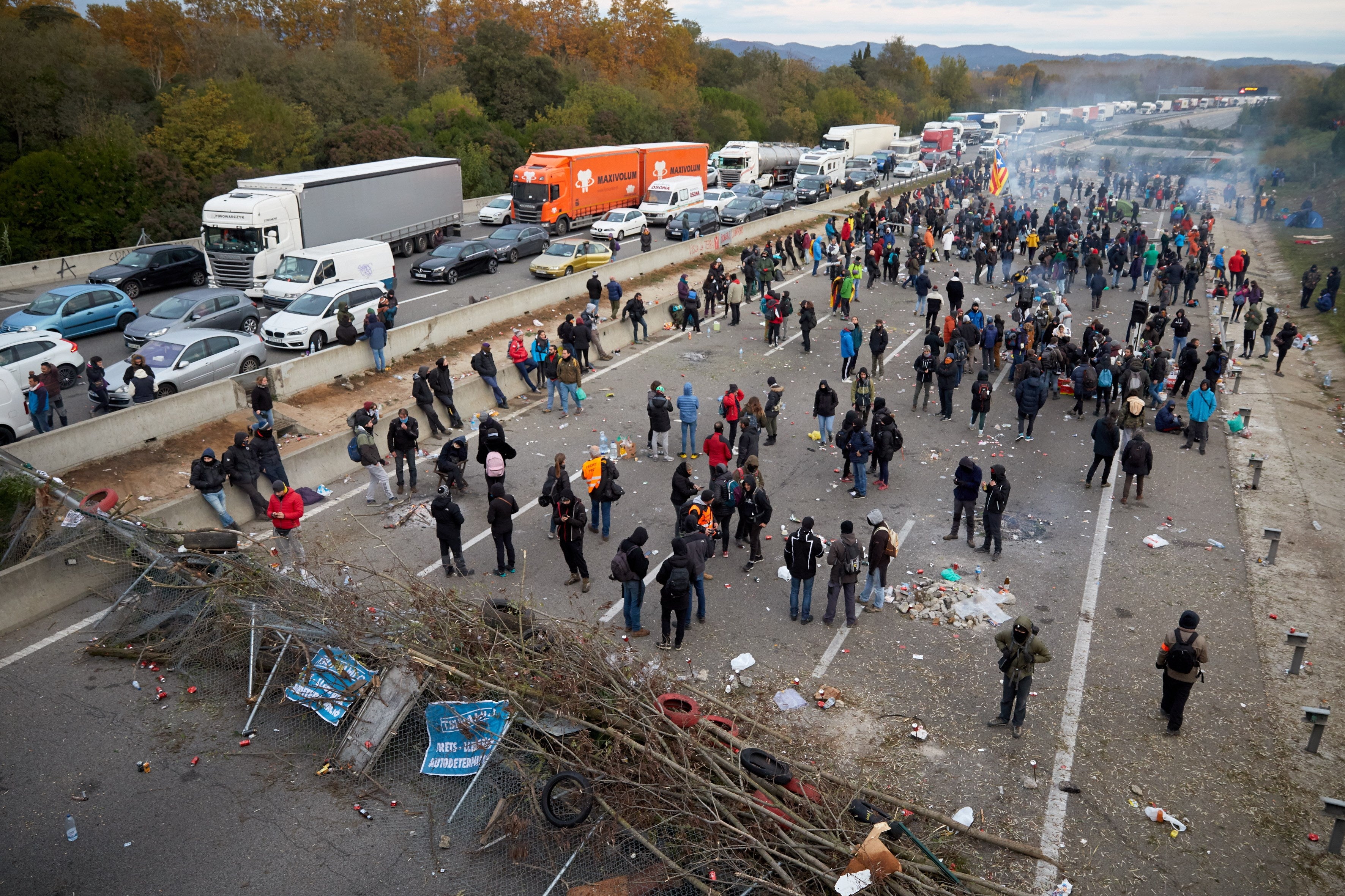 Los transportistas denuncian ante la Fiscalía los cortes de vías en Cataluña Los transportistas denuncian ante la Fiscalía los cortes de vías en Cataluña