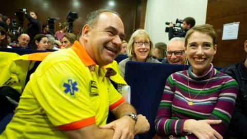 Audrey Mash y los médicos y bomberos que le salvaron la vida en el Hospital Vall d&#39;Hebron