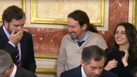 Espinosa de los Monteros, Iglesias y Arrimadas bromean en el Congreso Espinosa de los Monteros, Iglesias y Arrimadas bromean en el Congreso