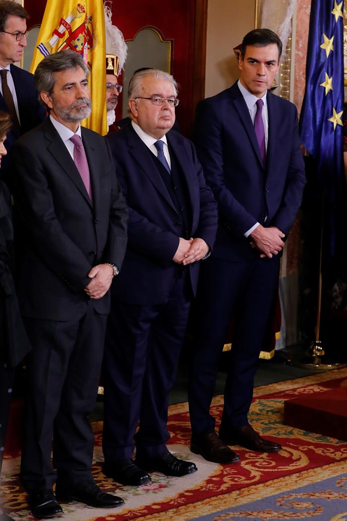 Sánchez prevé una investidura antes de Navidad y tiene perfilada la estrucutra de Gobierno con Podemos Sánchez prevé una investidura antes de Navidad y tiene perfilada la estrucutra de Gobierno con Podemos