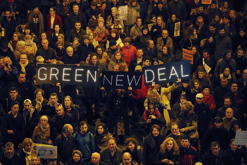 Miles de personas reclaman a los gobiernos medidas para luchar contra el cambio climático Miles de personas reclaman a los gobiernos medidas para luchar contra el cambio climático