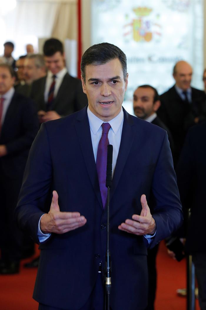 Sánchez apela al "espíritu de entendimiento" de la Constitución en una jornada marcada por la ausencia de la mayoría de sus socios Sánchez apela al "espíritu de entendimiento" de la Constitución en una jornada marcada por la ausencia de la mayoría de sus socios