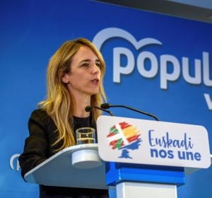 Abuchean a Cayetana Álvarez de Toledo en Bilbao por el Día de la Constitución Abuchean a Cayetana Álvarez de Toledo en Bilbao por el Día de la Constitución