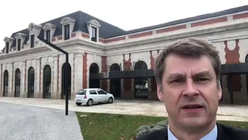 La búsqueda de Hugh Elliot de la española que le ayudó en 1984 termina con un triste final: Lourdes murió a los 35 años La búsqueda de Hugh Elliot de la española que le ayudó en 1984 termina con un triste final: Lourdes murió a los 35 años