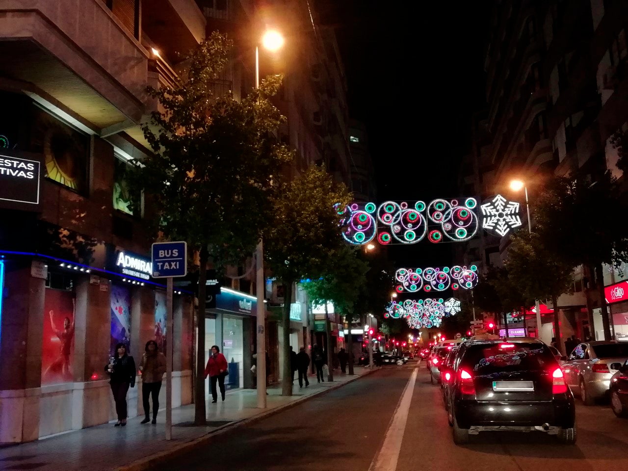 La Asociación de Comerciantes del Centro de Elche se siente “discriminada” al no tener ayudas públicas para el alumbrado navideño La Asociación de Comerciantes del Centro de Elche se siente “discriminada” al no tener ayudas públicas para el alumbrado navideño