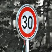 Imagen de una señal de limitación de velocidad