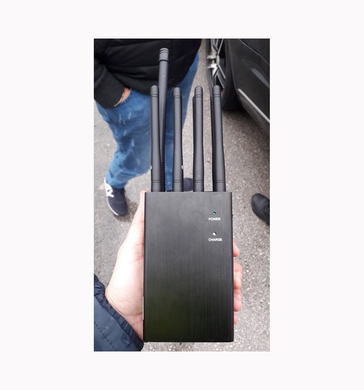 La Policía Local de Elche denuncia a un conductor por usar un inhibidor de frecuencias La Policía Local de Elche denuncia a un conductor por usar un inhibidor de frecuencias