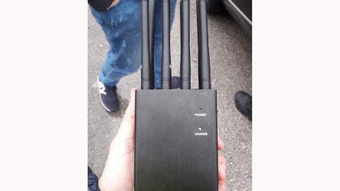 Inhibidor de frecuencias incautado a un conductor en Elche.