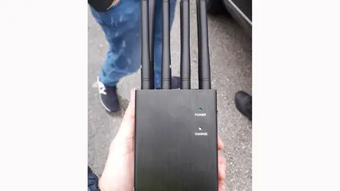 Inhibidor de frecuencias incautado a un conductor en Elche. Inhibidor de frecuencias incautado a un conductor en Elche.