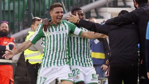 Joaqu&iacute;n celebra la victoria del Betis