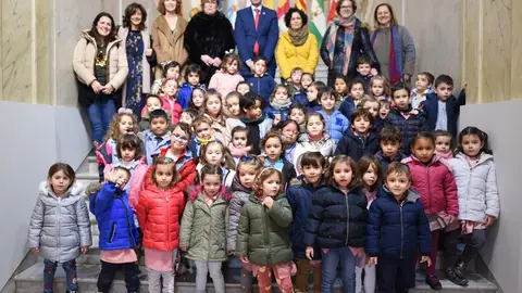 Un grupo de escolares durante la visita al Palacio Provincial de la Diputación Un grupo de escolares durante la visita al Palacio Provincial de la Diputación