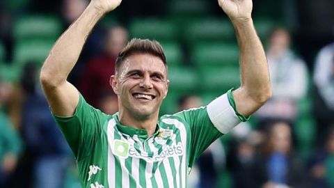 Joaquin celebra un gol del Betis