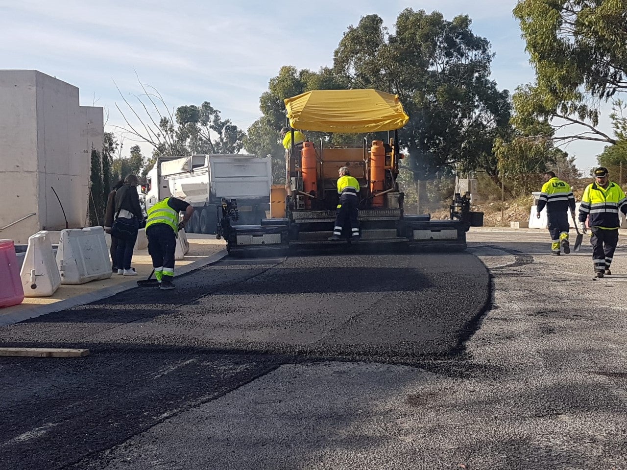 El Ayuntamiento de Elche renueva el asfaltado en 10.000 metros cuadrados de superficie del Cementerio Nuevo El Ayuntamiento de Elche renueva el asfaltado en 10.000 metros cuadrados de superficie del Cementerio Nuevo